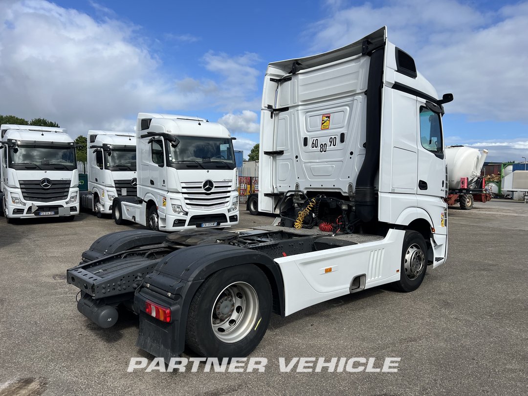 frontLeft : Mercedes Actros 1845 Cap tractor
