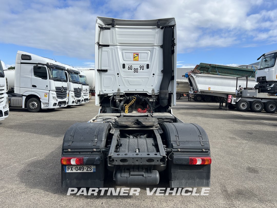 frontLeft : Mercedes Actros 1845 Cap tractor