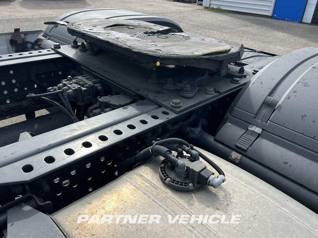 frontLeft : Mercedes Actros 1845 Cap tractor