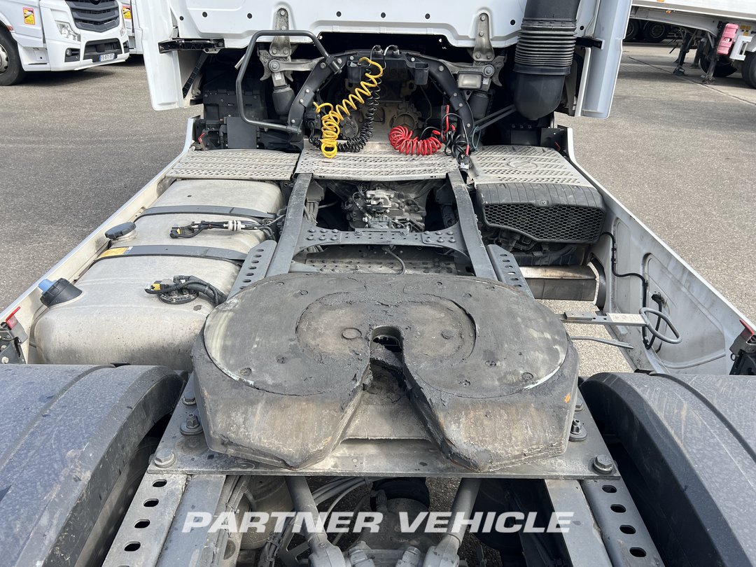 frontLeft : Mercedes Actros 1845 Cap tractor