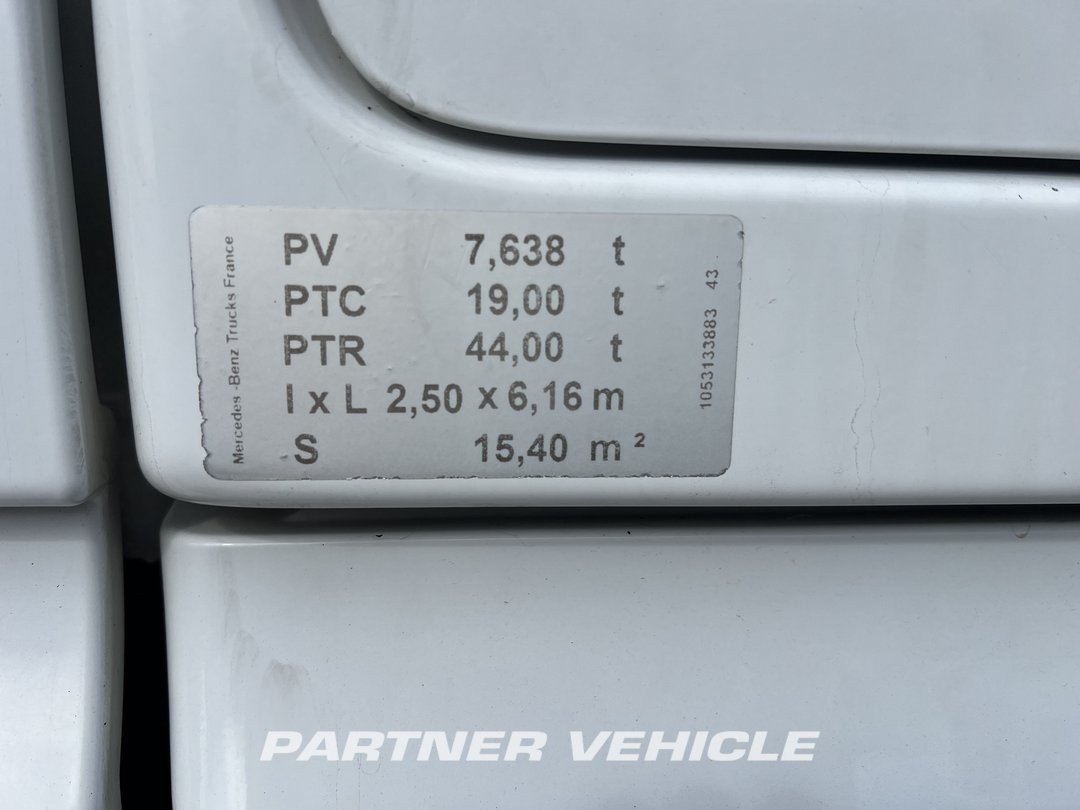frontLeft : Mercedes Actros 1845 Cap tractor