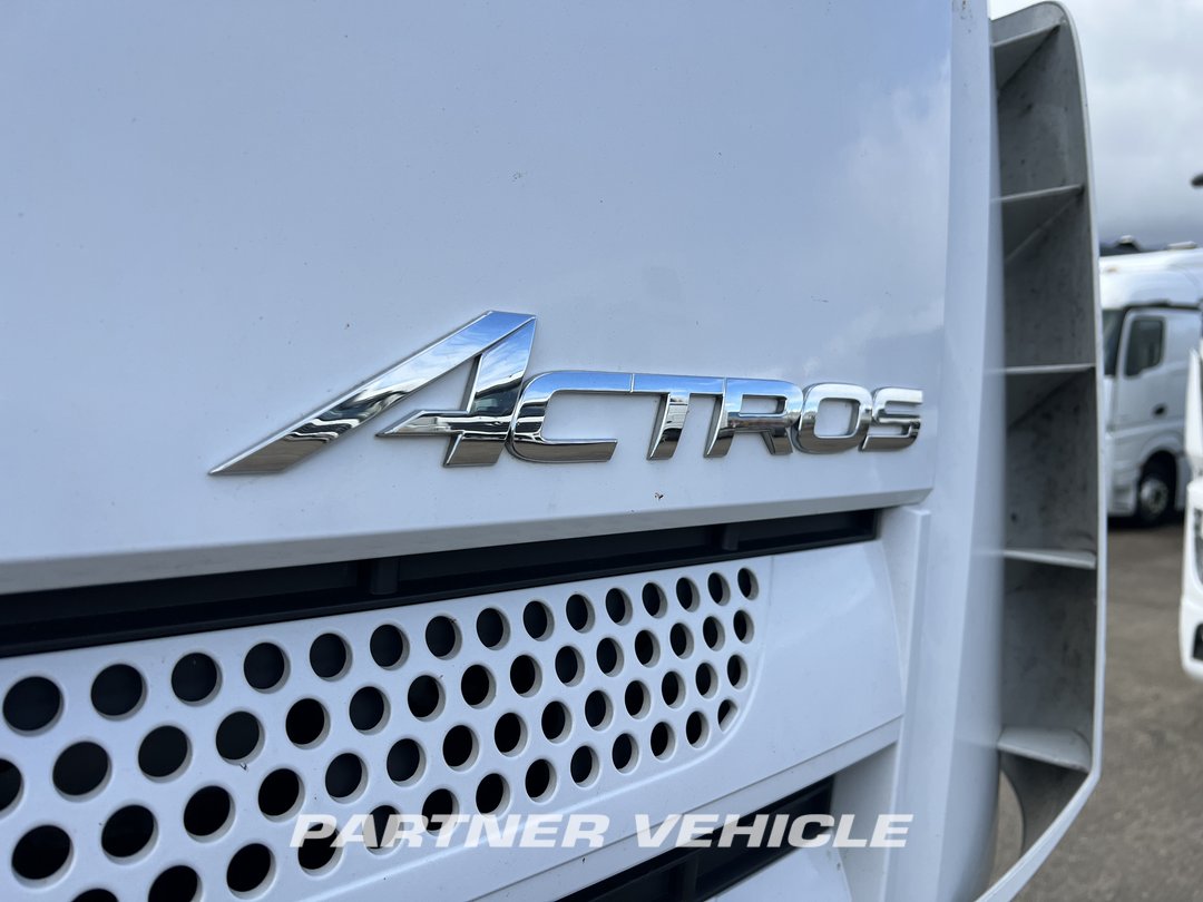 frontLeft : Mercedes Actros 1845 Cap tractor