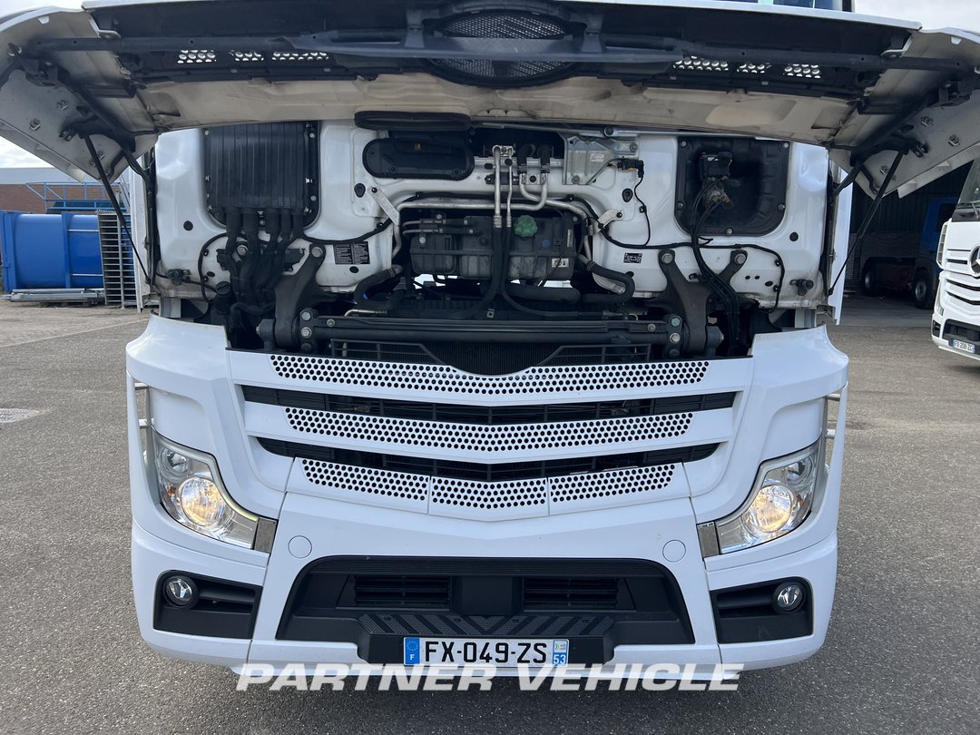 frontLeft : Mercedes Actros 1845 Cap tractor