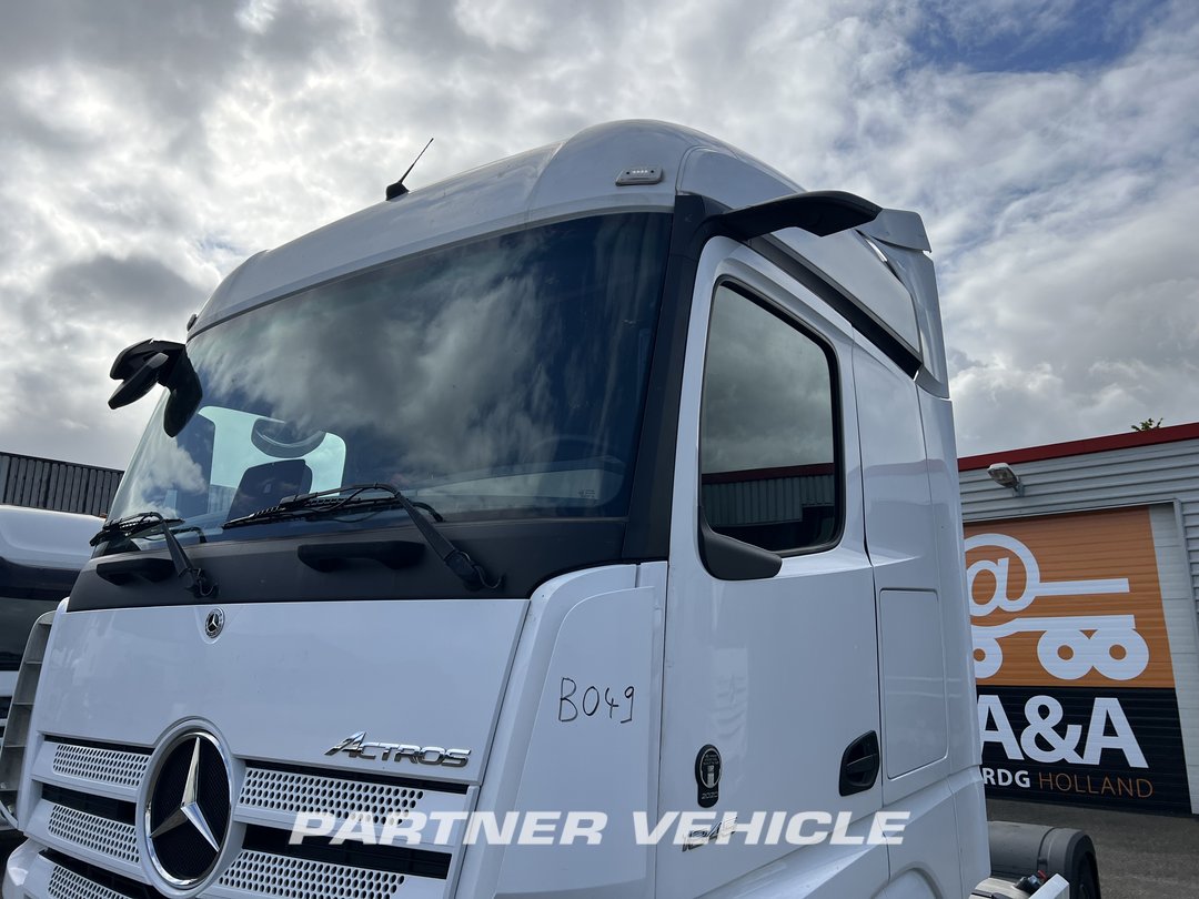 frontLeft : Mercedes Actros 1845 Cap tractor
