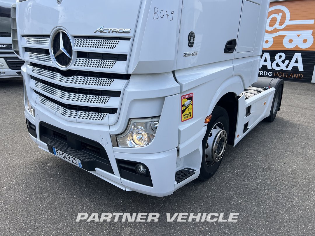 frontLeft : Mercedes Actros 1845 Cap tractor