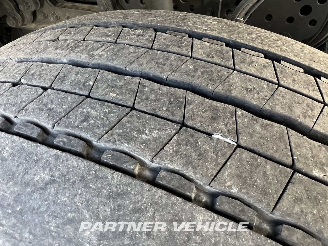 frontLeft : Mercedes Actros 1845 Cap tractor