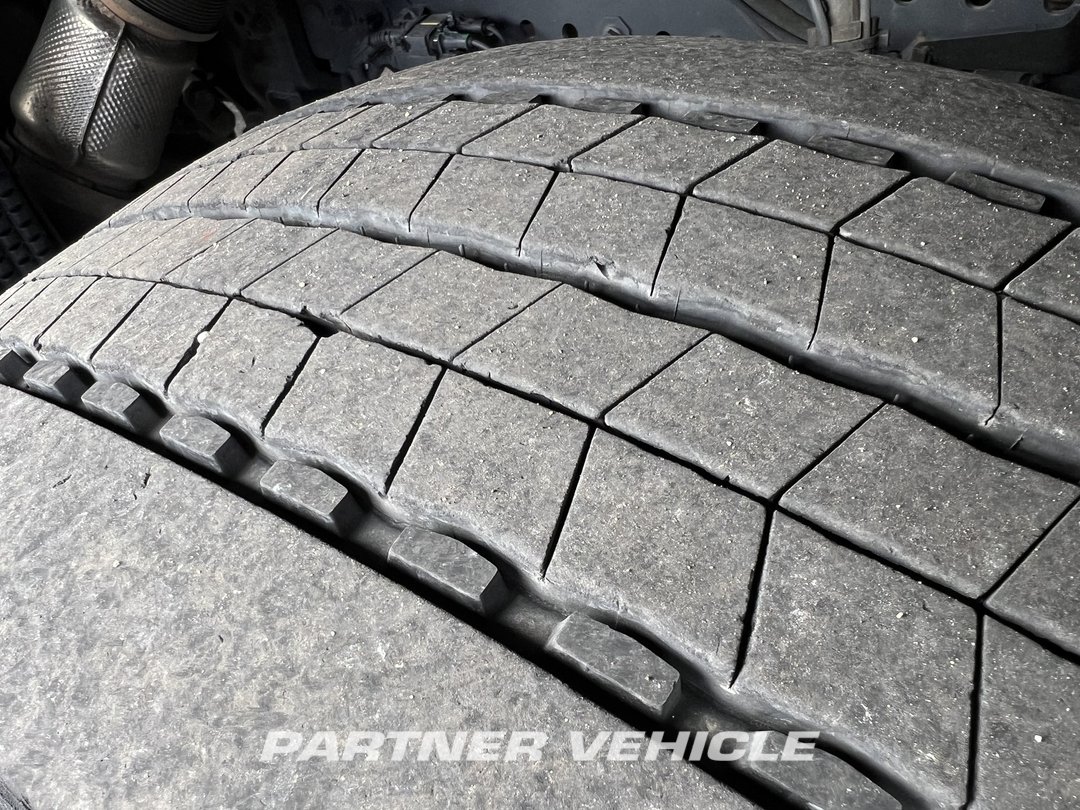 frontLeft : Mercedes Actros 1845 Cap tractor