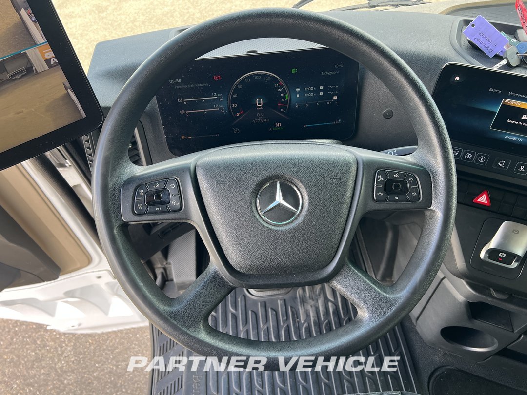 frontLeft : Mercedes Actros 1845 Cap tractor