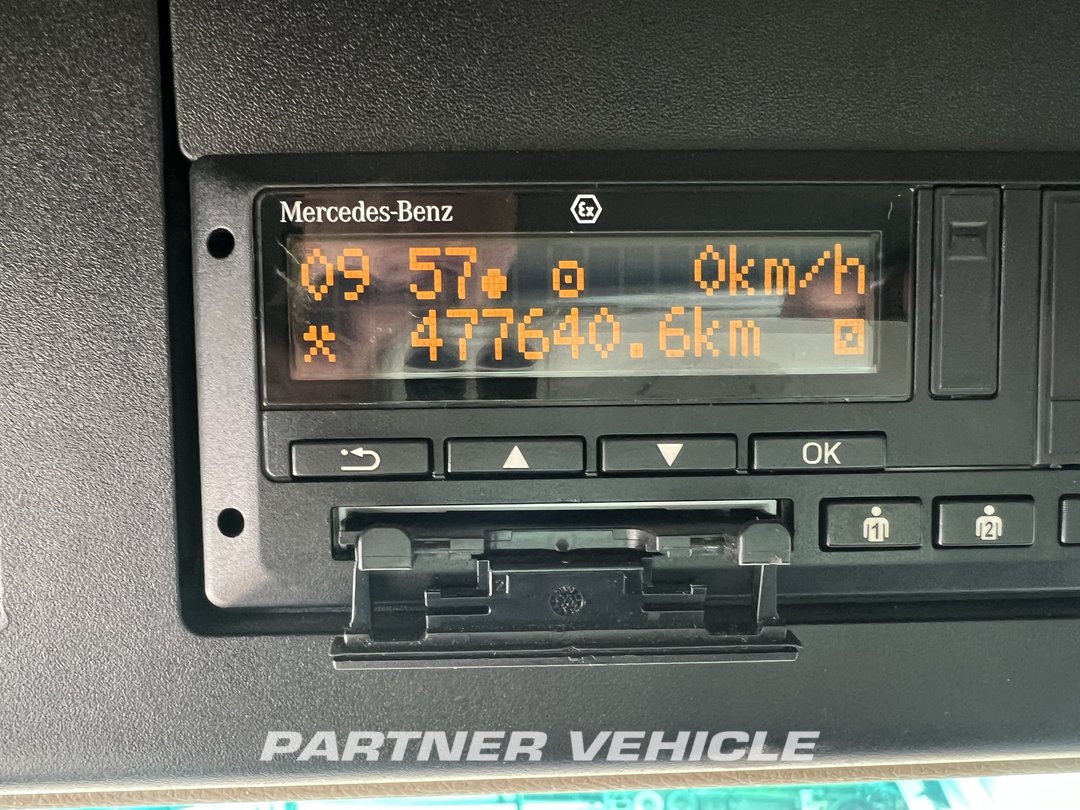 frontLeft : Mercedes Actros 1845 Cap tractor