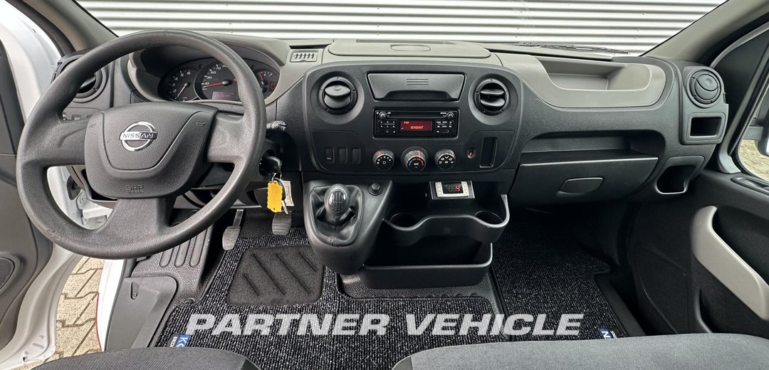 frontLeft : Nissan NV400 130PK Sluten kylbil