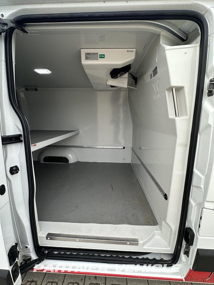 frontLeft : Nissan NV400 130PK Sluten kylbil