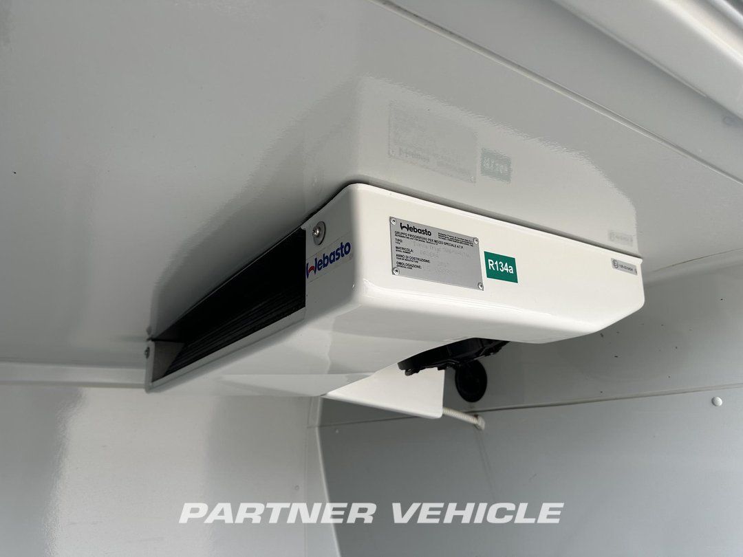 frontLeft : Nissan NV400 130PK Sluten kylbil