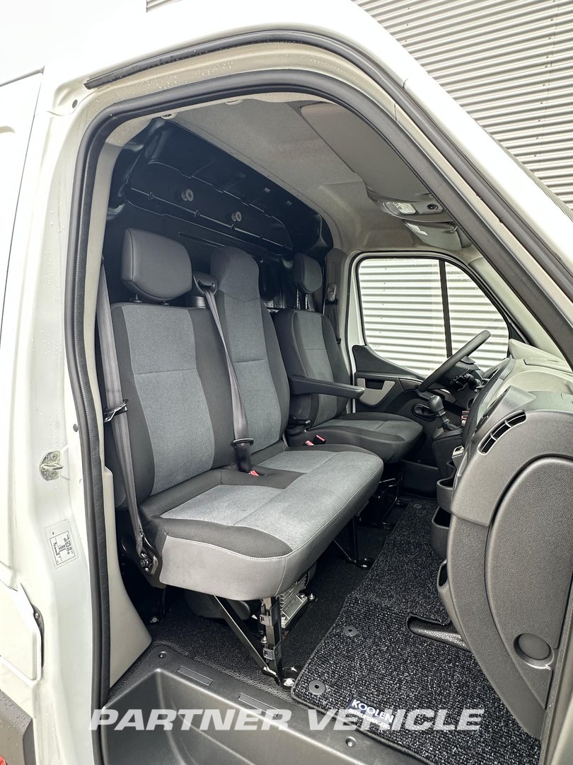 frontLeft : Nissan NV400 130PK Sluten kylbil