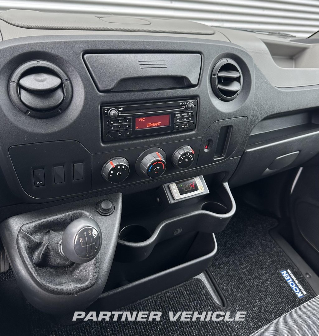 frontLeft : Nissan NV400 130PK Sluten kylbil