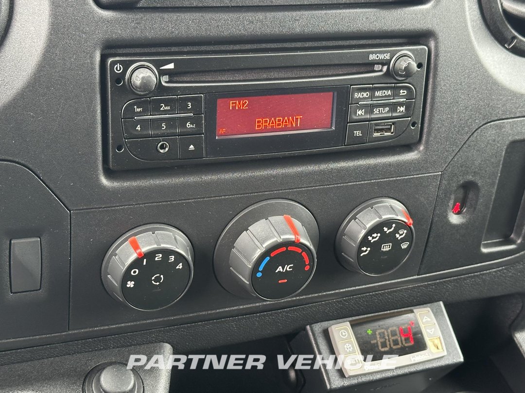 frontLeft : Nissan NV400 130PK Sluten kylbil