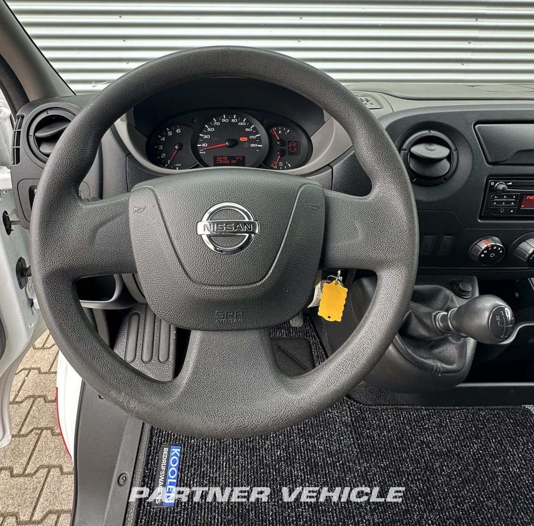 frontLeft : Nissan NV400 130PK Sluten kylbil