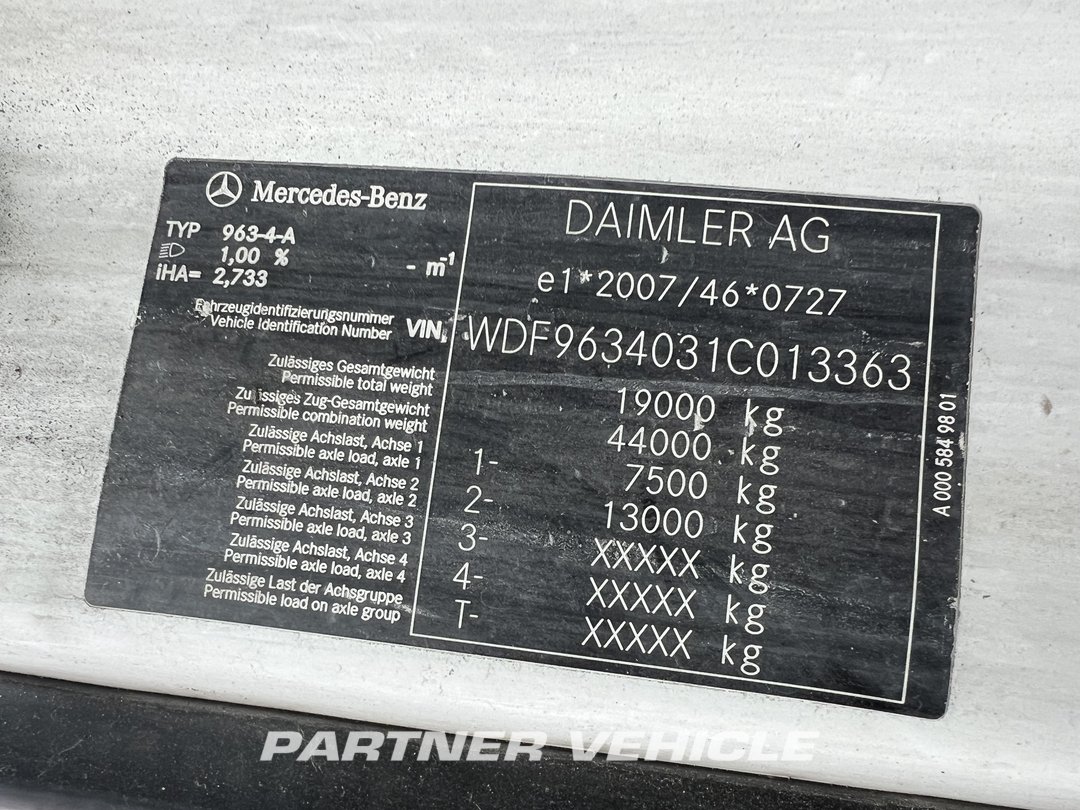 frontLeft : Mercedes Actros 1848 Tractor