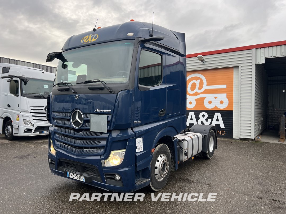frontLeft : Mercedes Actros 1848 Tractor