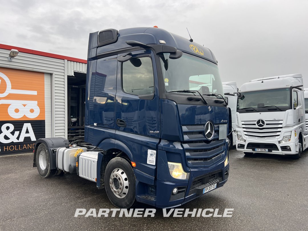 frontLeft : Mercedes Actros 1848 Tractor