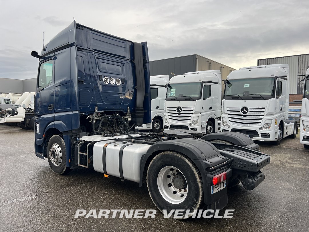 frontLeft : Mercedes Actros 1848 Tractor