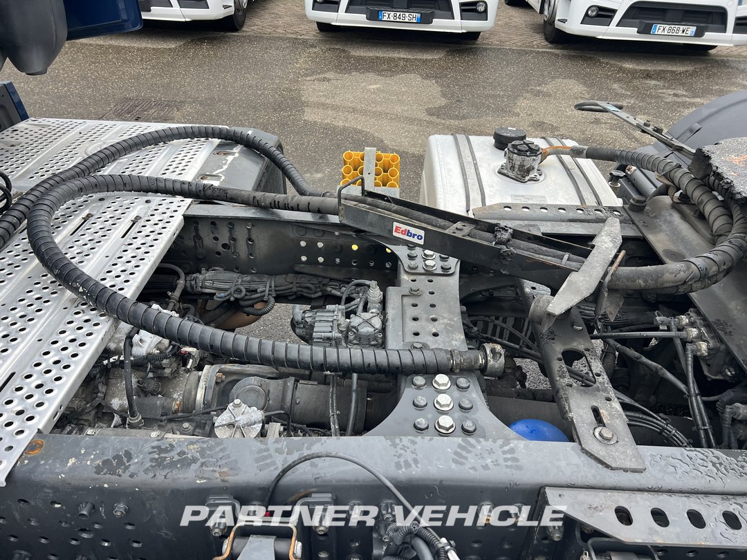 frontLeft : Mercedes Actros 1848 Tractor