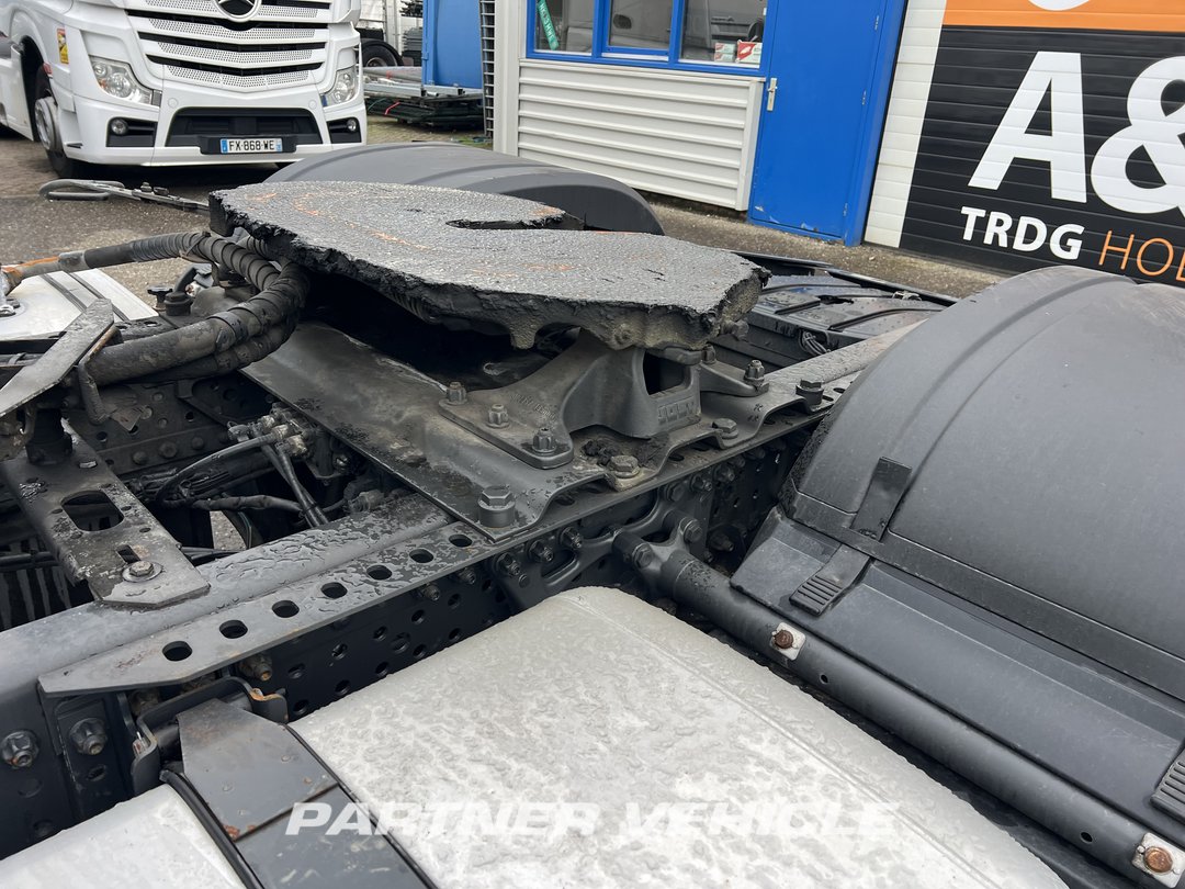 frontLeft : Mercedes Actros 1848 Tractor