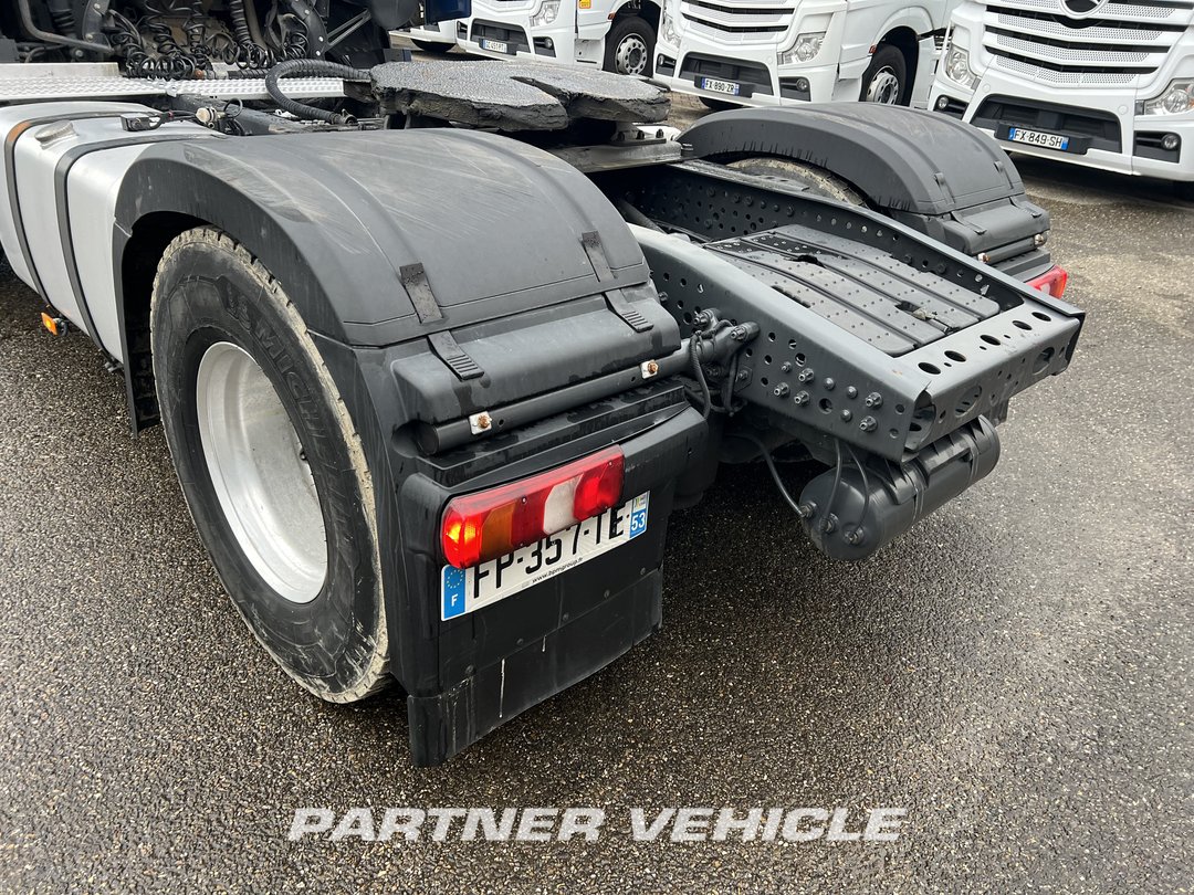 frontLeft : Mercedes Actros 1848 Tractor