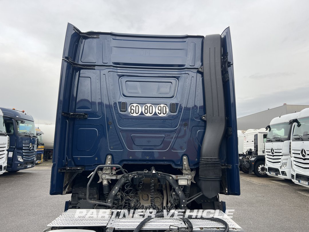 frontLeft : Mercedes Actros 1848 Tractor