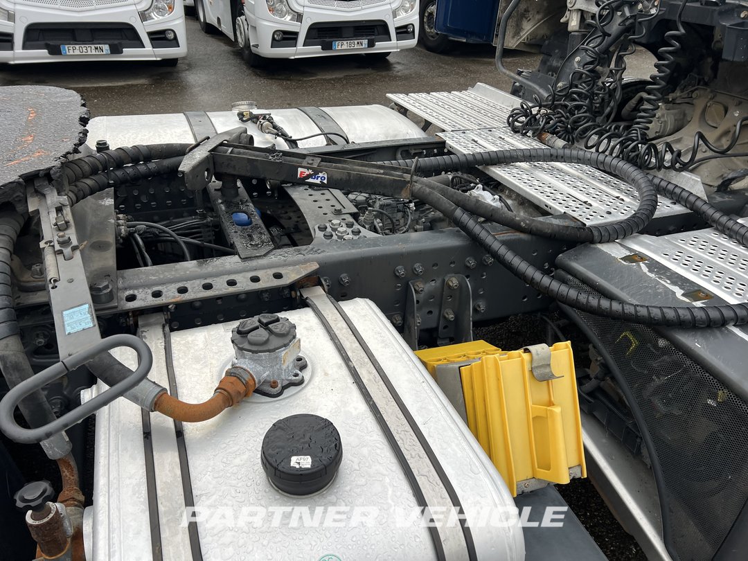 frontLeft : Mercedes Actros 1848 Tractor