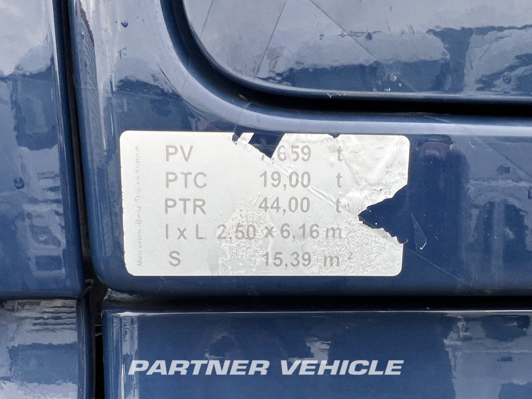 frontLeft : Mercedes Actros 1848 Tractor