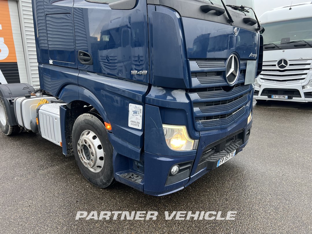frontLeft : Mercedes Actros 1848 Tractor