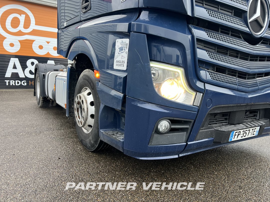 frontLeft : Mercedes Actros 1848 Tractor