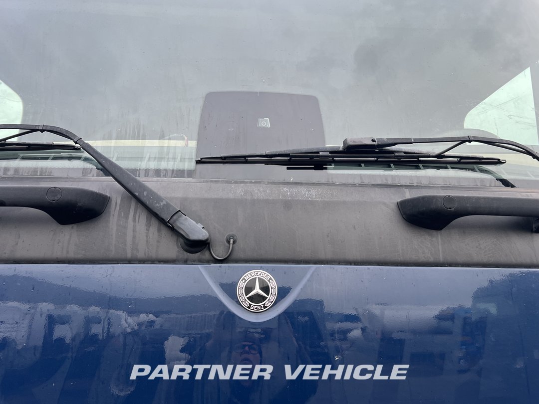 frontLeft : Mercedes Actros 1848 Tractor