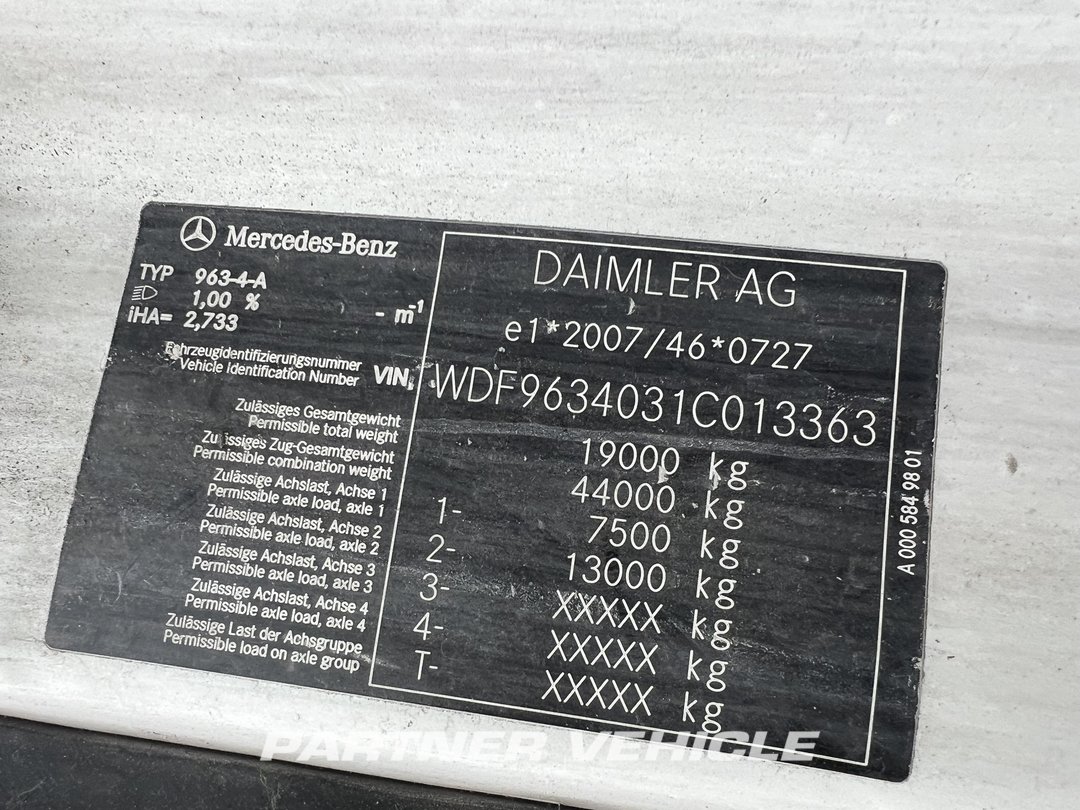 frontLeft : Mercedes Actros 1848 Tractor