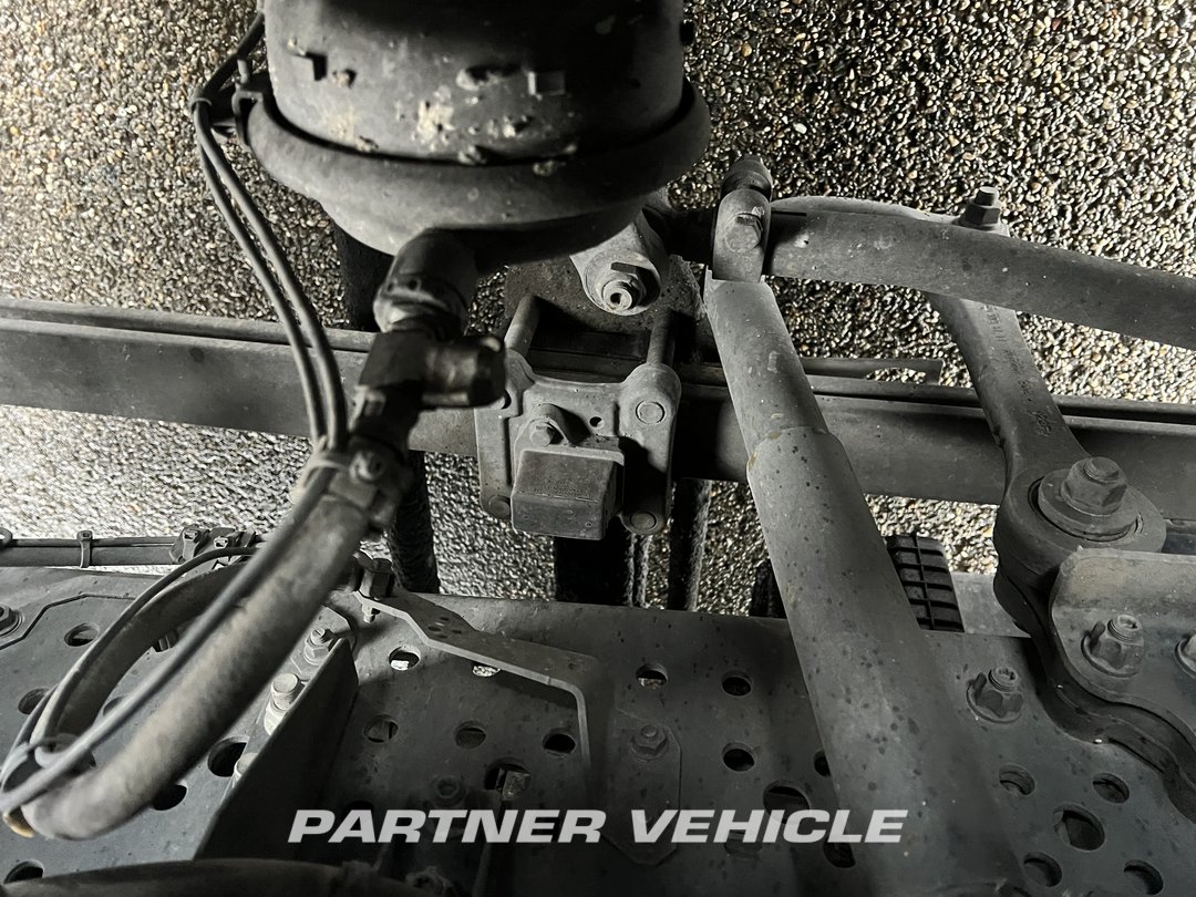 frontLeft : Mercedes Actros 1848 Tractor