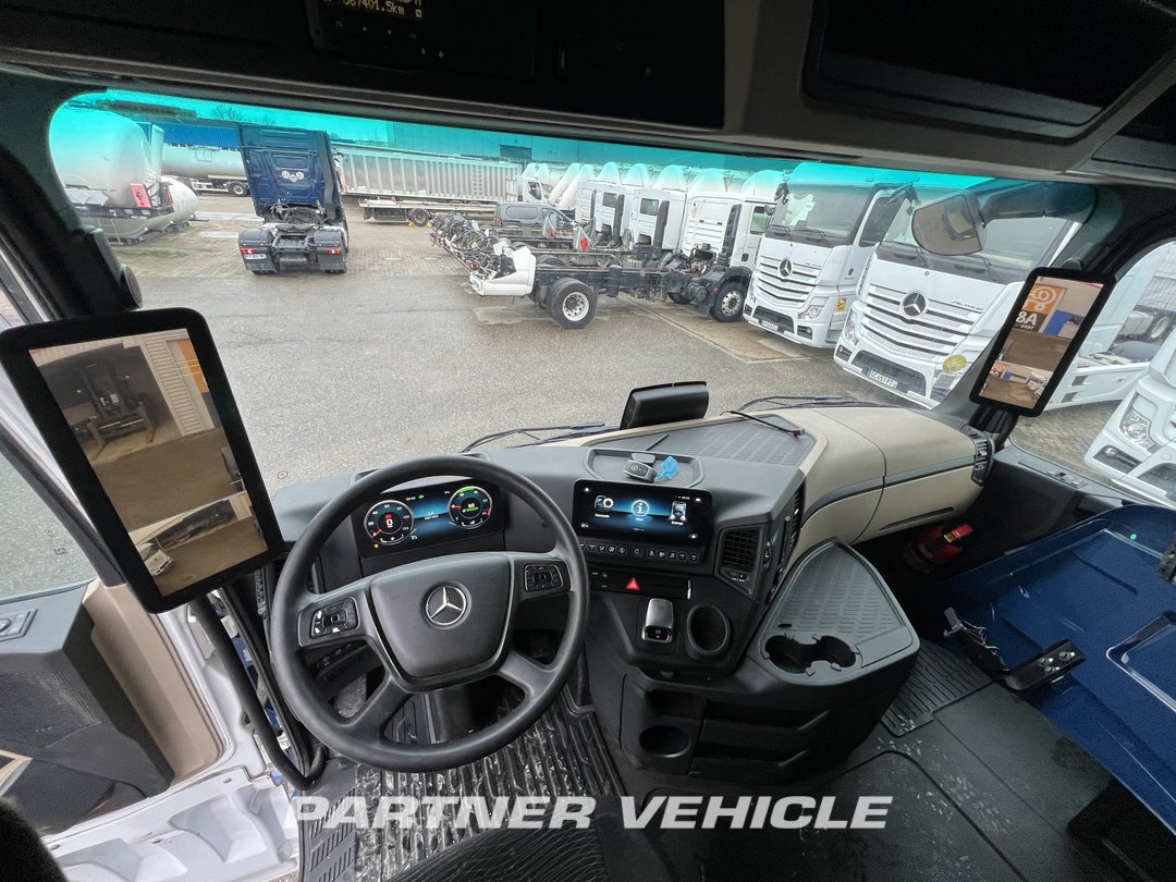 frontLeft : Mercedes Actros 1848 Tractor