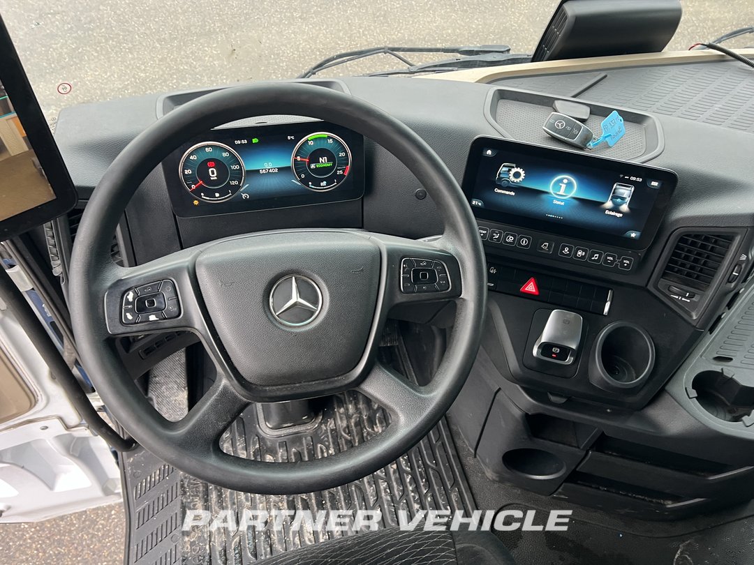 frontLeft : Mercedes Actros 1848 Tractor