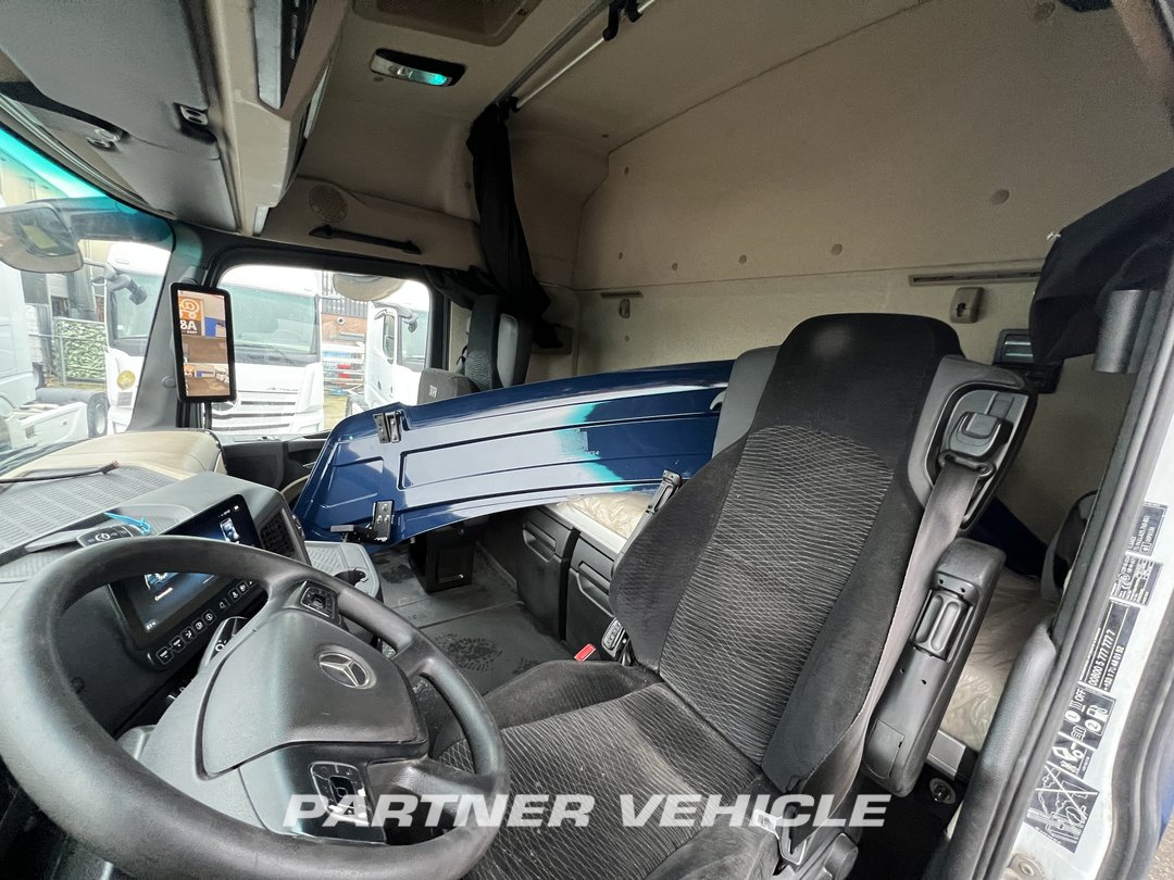frontLeft : Mercedes Actros 1848 Tractor