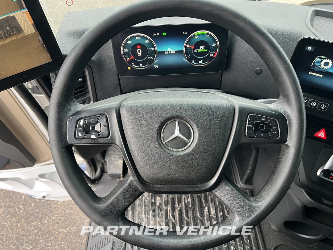 frontLeft : Mercedes Actros 1848 Tractor