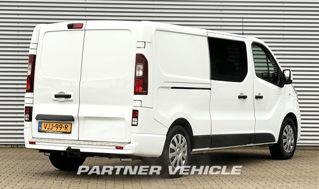 frontLeft : Renault Trafic 145pk Fourgon utilitaire