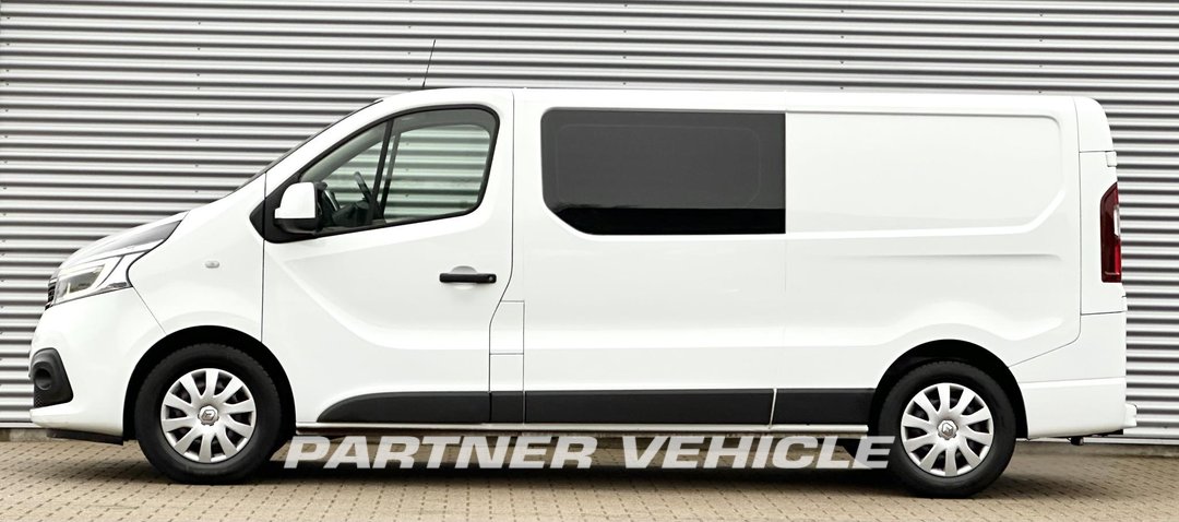 frontLeft : Renault Trafic 145pk Fourgon utilitaire