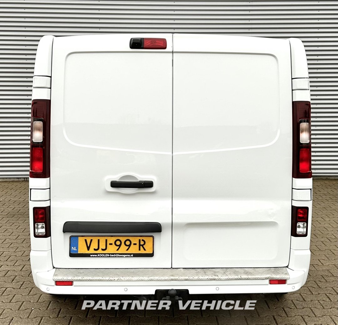 frontLeft : Renault Trafic 145pk Fourgon utilitaire