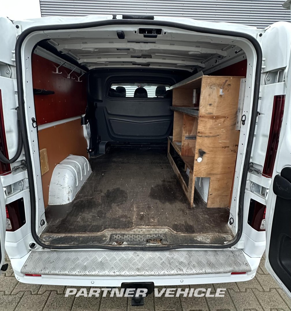 frontLeft : Renault Trafic 145pk Fourgon utilitaire