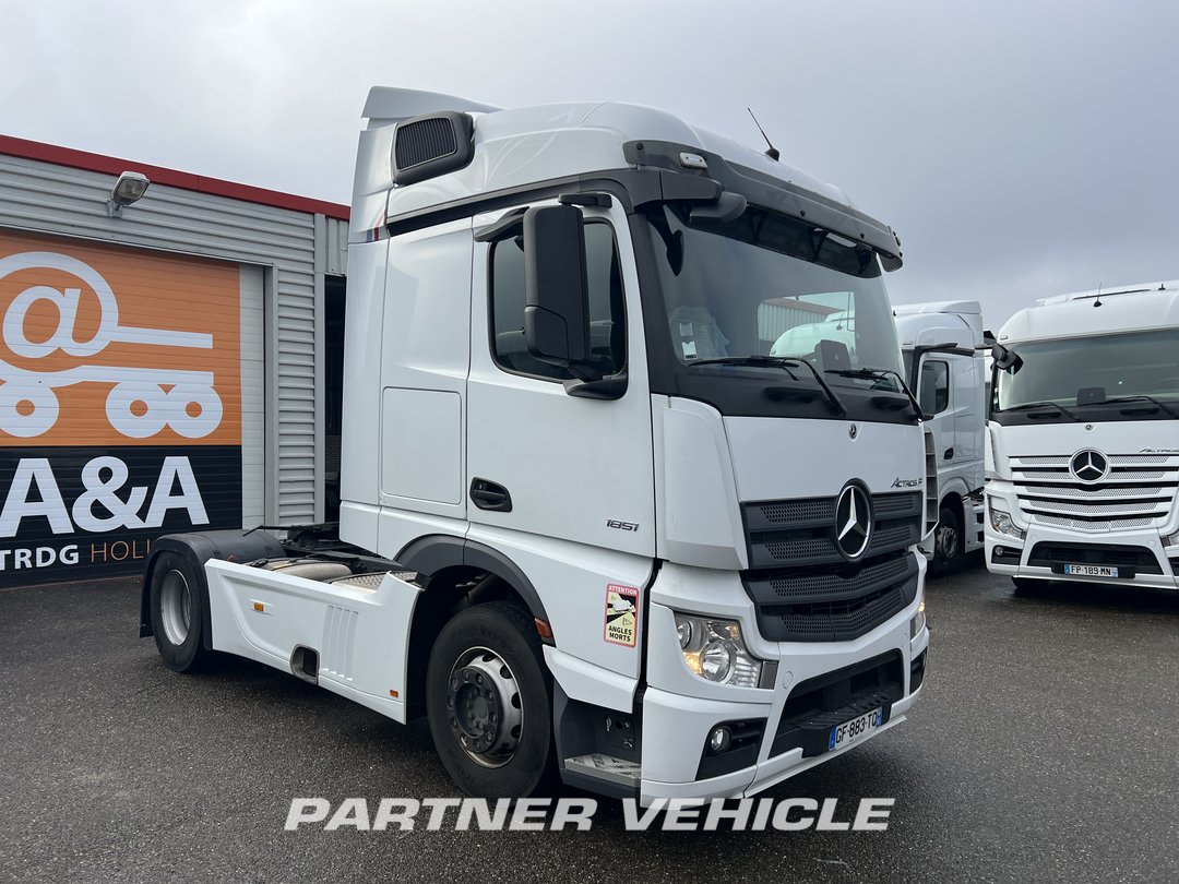 frontLeft : Mercedes Actros 1851 Tractor