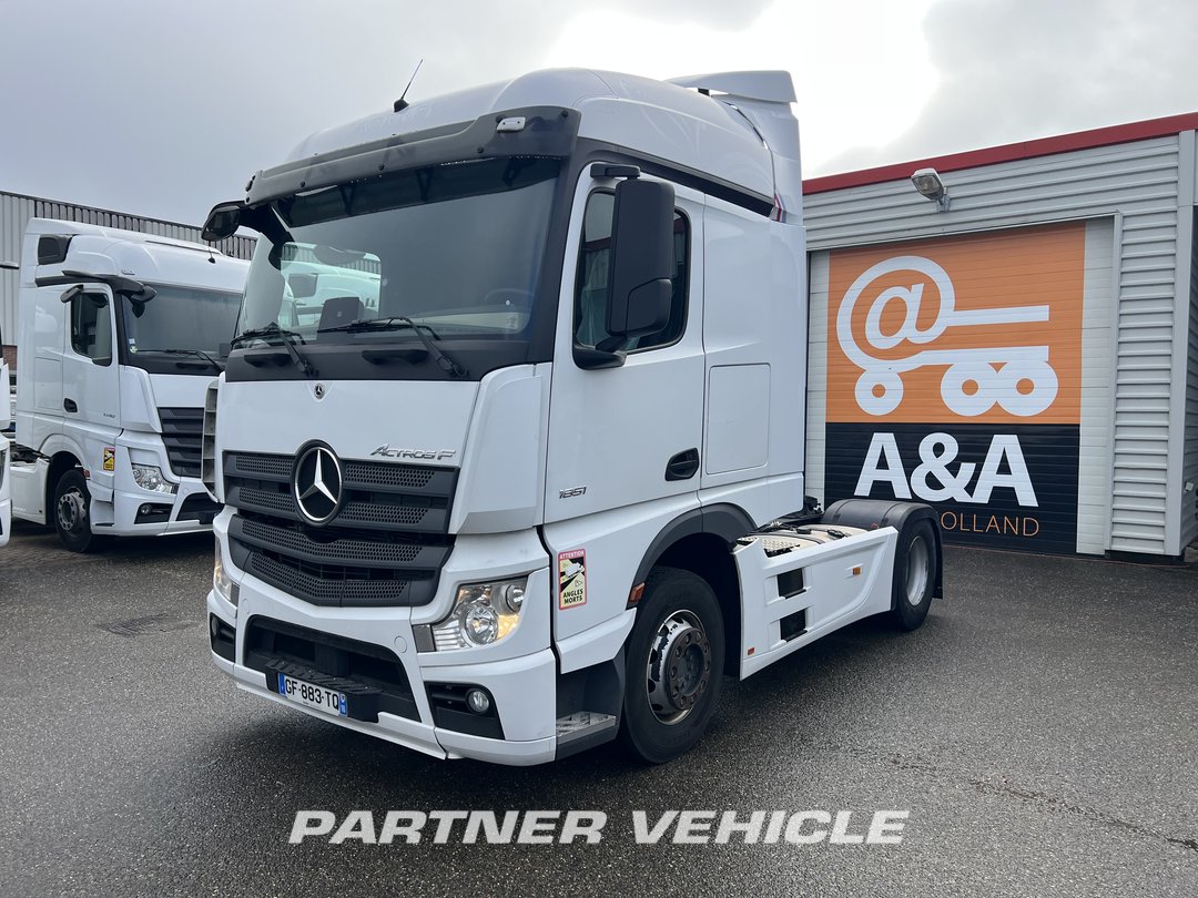 frontLeft : Mercedes Actros 1851 Tractor