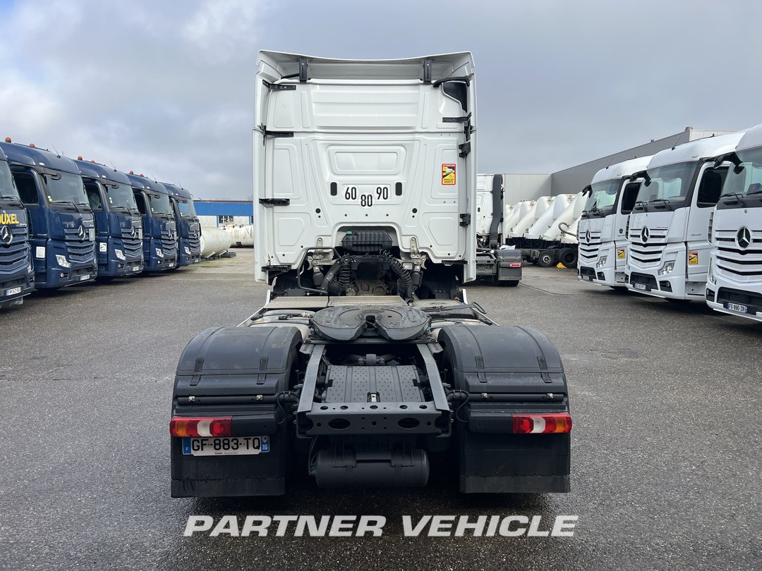 frontLeft : Mercedes Actros 1851 Tractor
