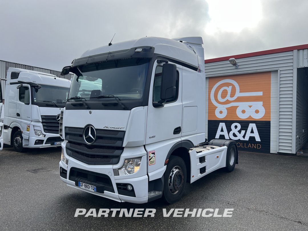 frontLeft : Mercedes Actros 1851 Tractor