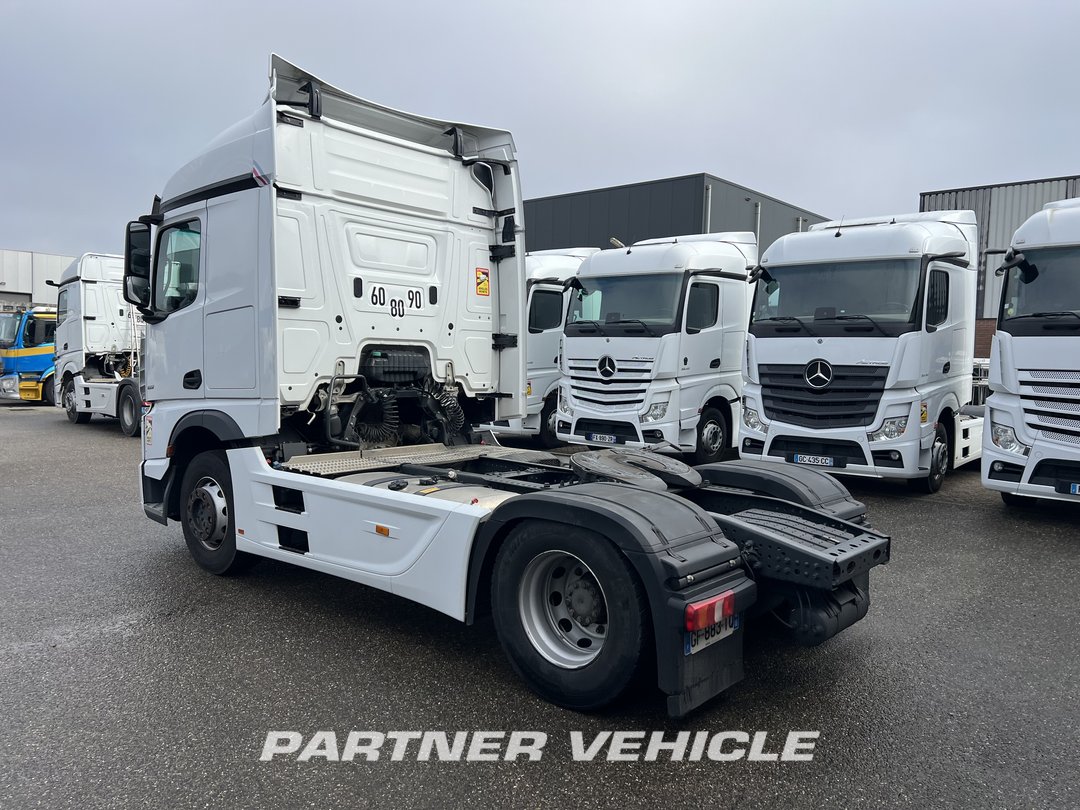 frontLeft : Mercedes Actros 1851 Tractor