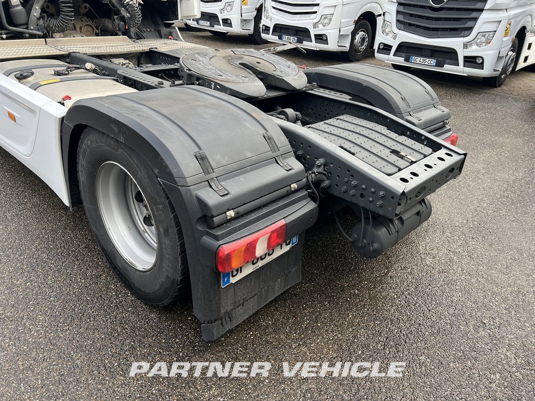 frontLeft : Mercedes Actros 1851 Tractor