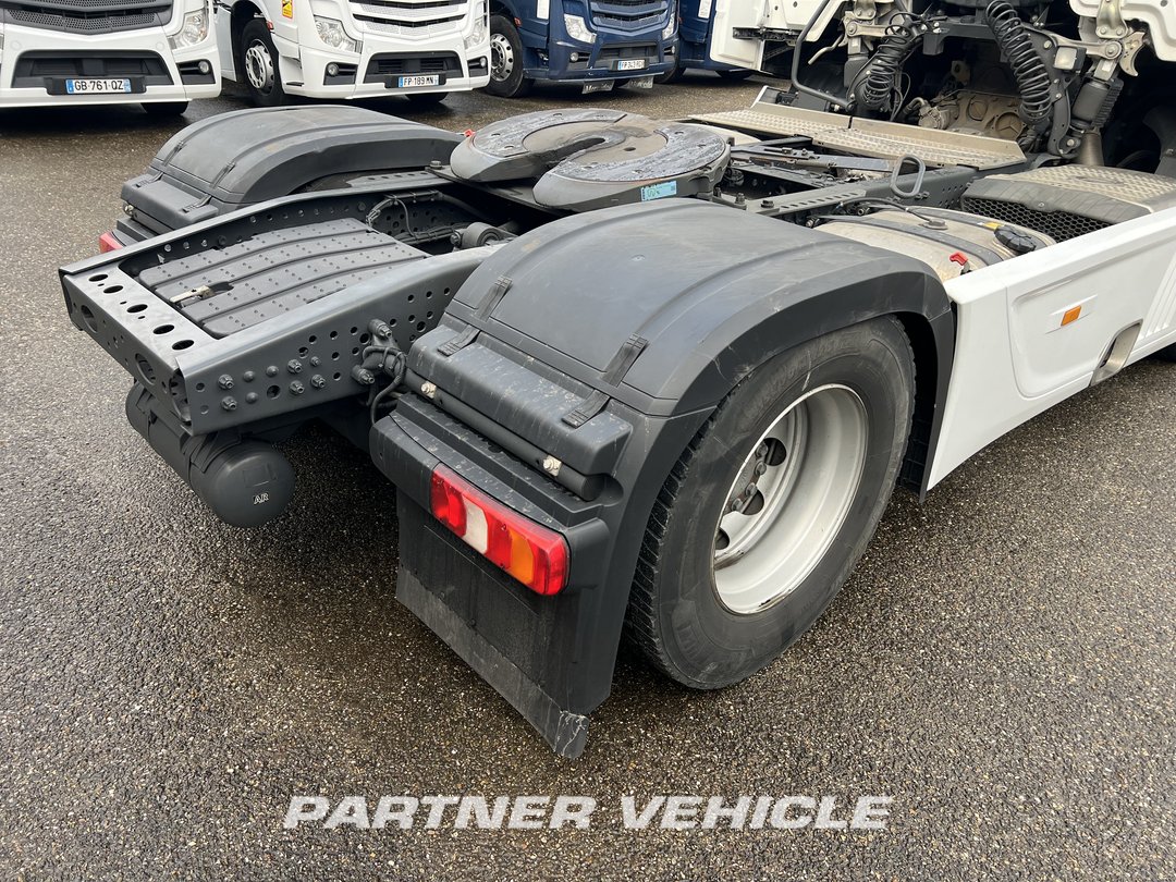 frontLeft : Mercedes Actros 1851 Tractor